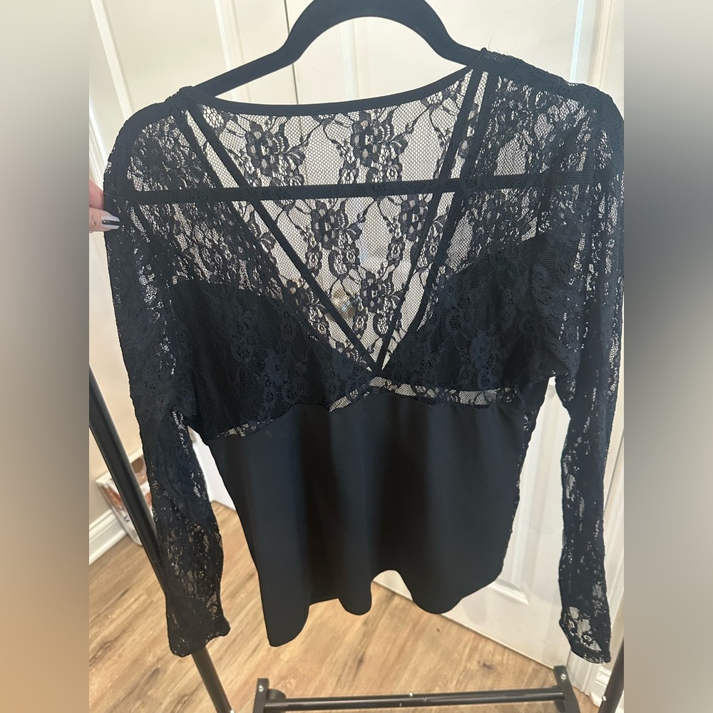 Women’s top - Picture 3 of 4
